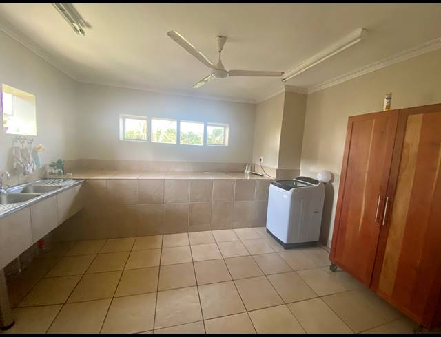 4 BEDROOM HOUSE TO LET IN MEER EN SEE